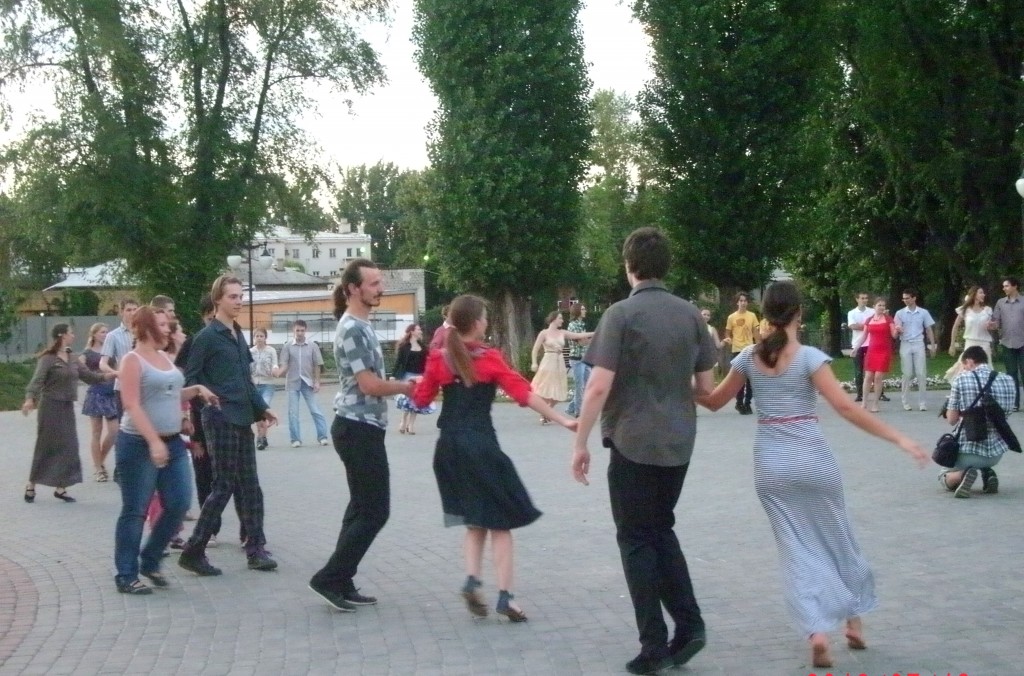 танцы на Набережной